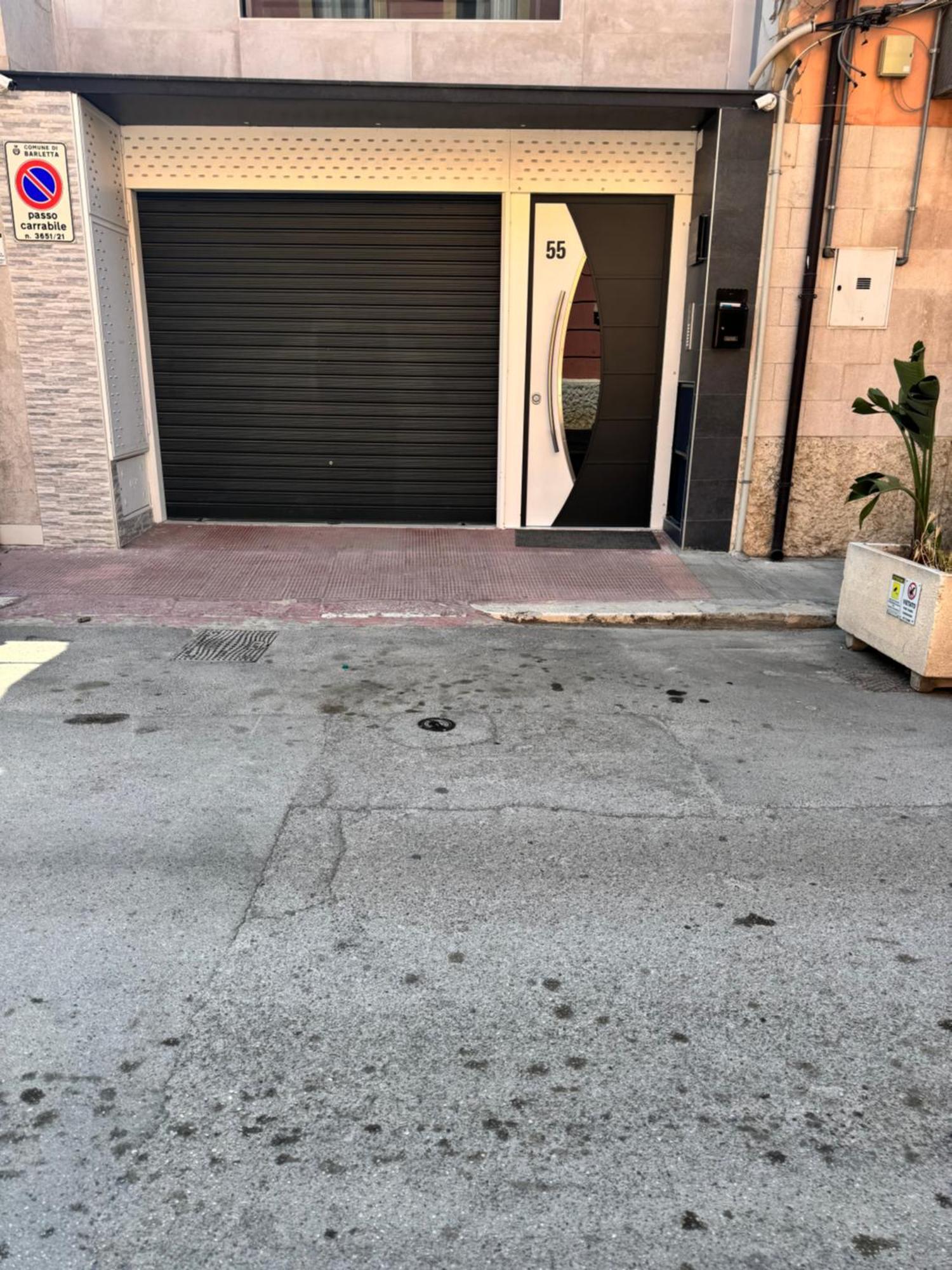 B&B Elles Con Parcheggio Interno Barletta Eksteriør billede